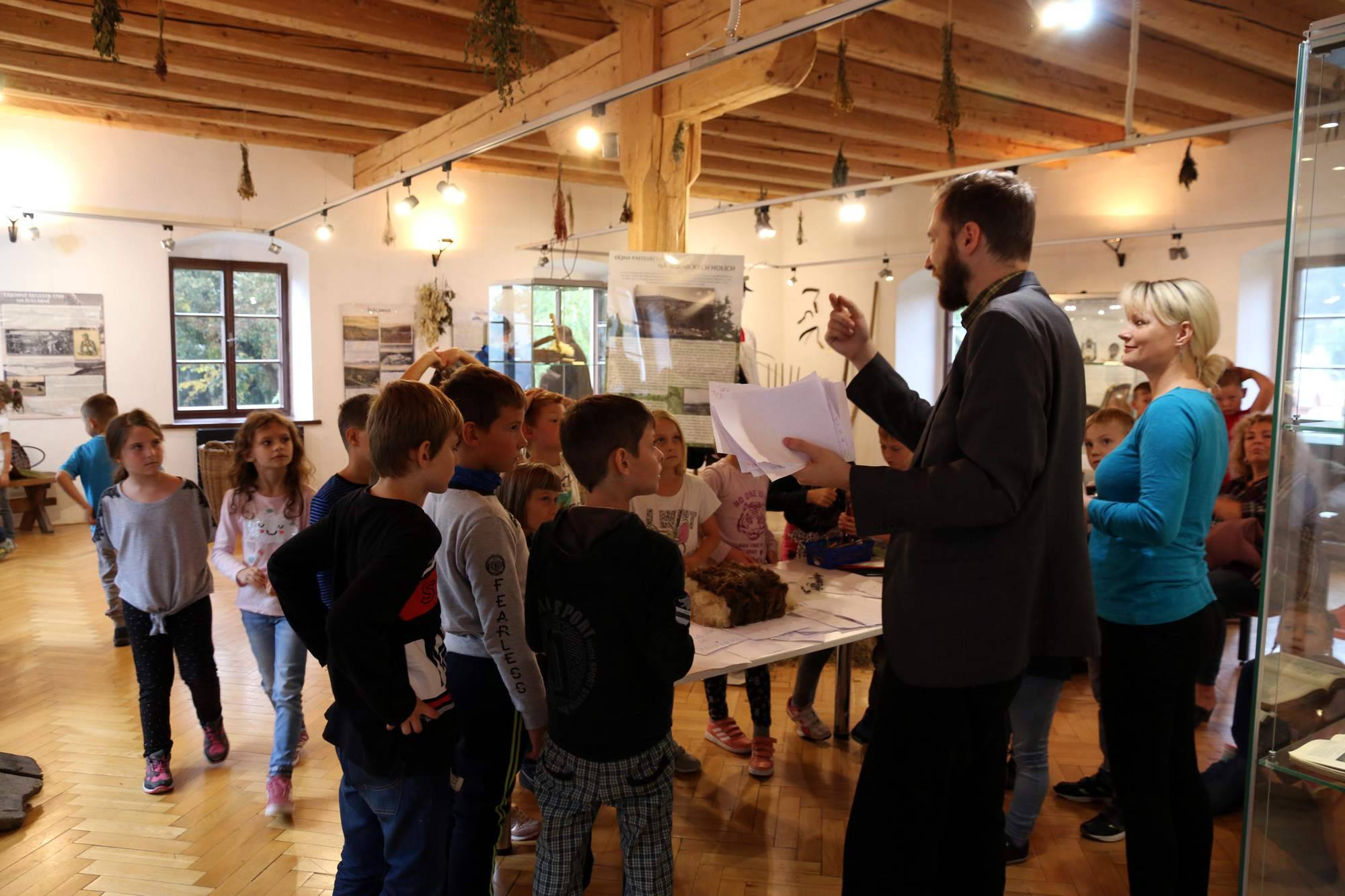 Edukační program k výstavě Ovce a krávy pod Pradědem