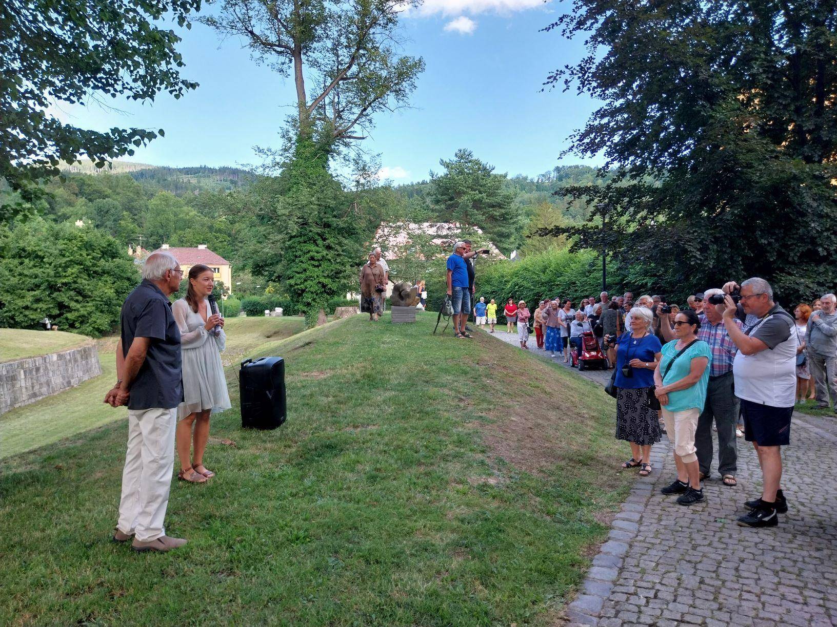 Za Vodní tvrzí byla zahájena jubilejní výstava Romana Borečka