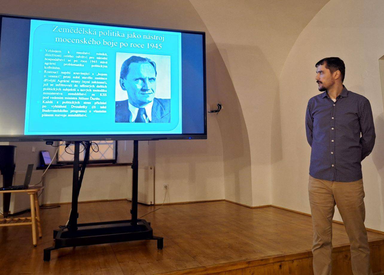Přednáška přiblížila vznik jednotných zemědělských družstev