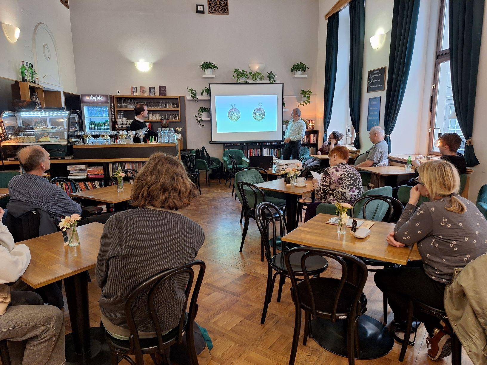Záhadné předměty v pražském knihkupectví Academia