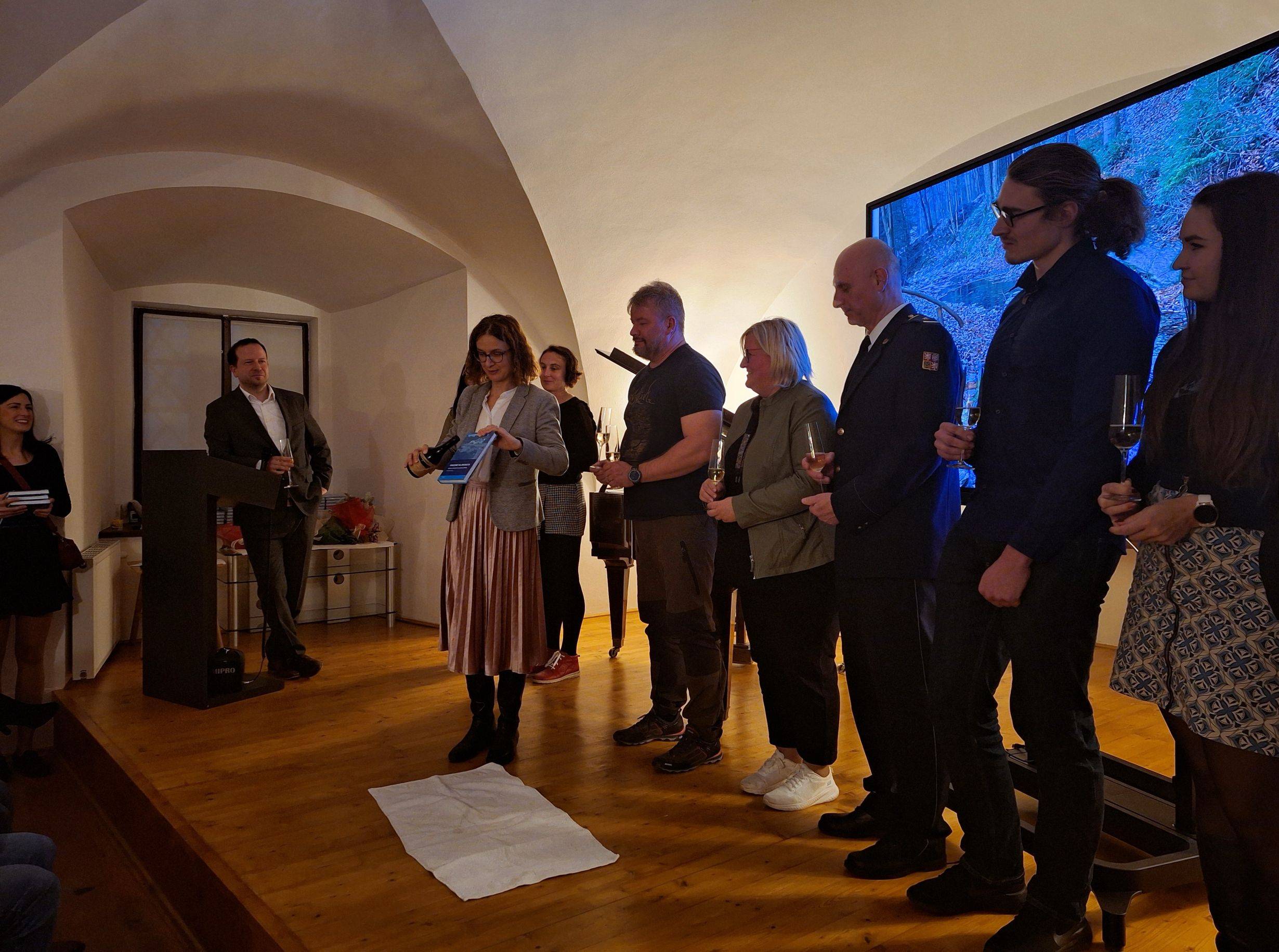 Vodní tvrz hostila křest publikace o povodních v regionu