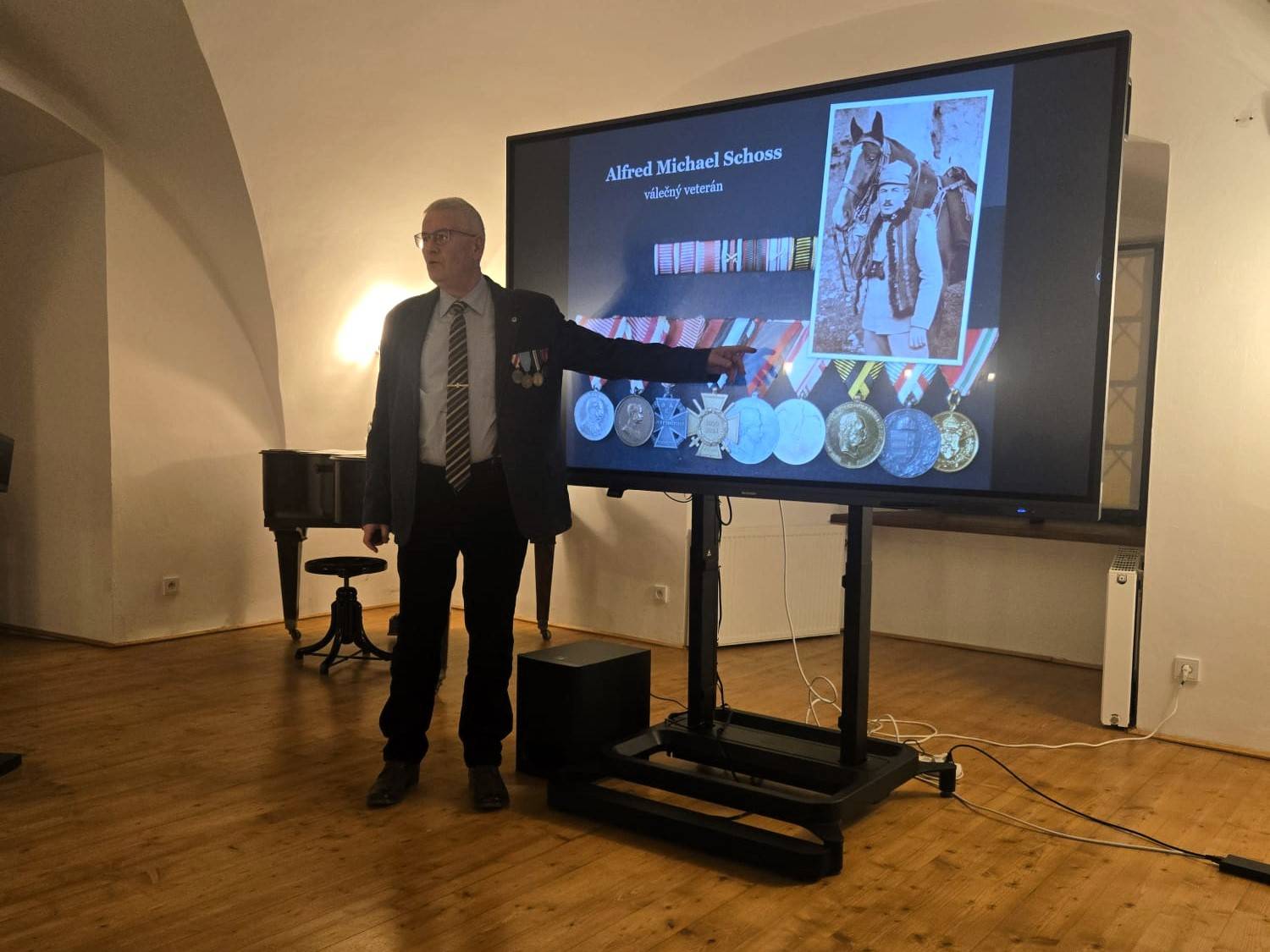 Poutavá přednáška Květoslava Growky o vyznamenáních