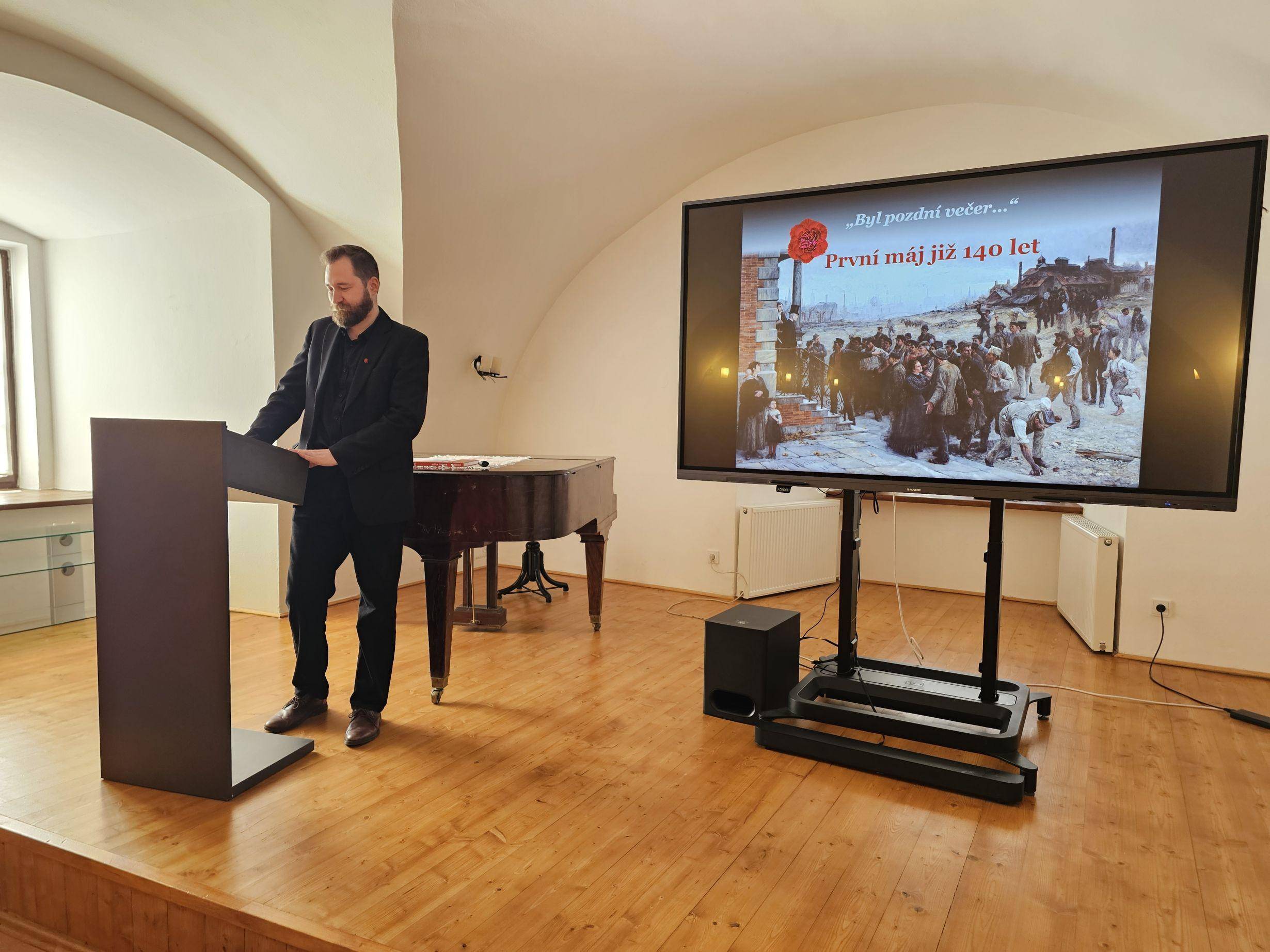 Prvomájová přednáška přiblížila původ a nejstarší historii Svátku práce