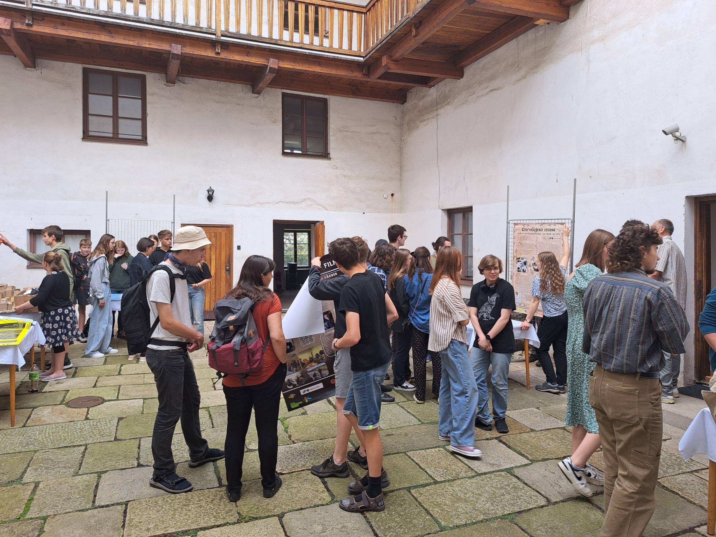 příprava poster konference na závěr.jpg