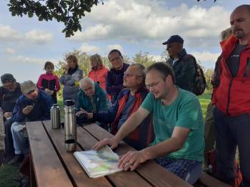 Říjnová exkurze zavedla návštěvníky do Žulovské pahorkatiny