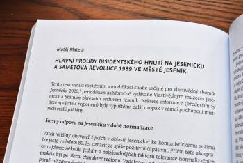 V nové publikaci o konci komunistického režimu v regionech je zastoupeno rovněž Jesenicko