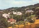 Lázně Jeseník na snímku z roku 1960; na kopci zleva: hlavní budova Vojenské ozdravovny, Silesia a Grunbaum, Maryčka, Petr Bezruč (zdroj: archiv autora).