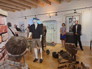 Výstava o sklářství Jeseníků slavnostně zahájena