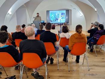 Přednáška pojednala o banditovi Nikolu Šuhajovi a jeho rodině na Bruntálsku