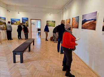 VMJ a SONS ČR navázali spolupráci, která umožní lidem se zrakovými postiženími plně využívat kulturních zážitků v podobě výstav po celý rok 2024.