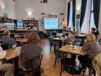 Záhadné předměty v pražském knihkupectví Academia