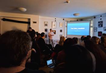 Franz Kafka na Jesenicku: přednáška a koncert připomněly 101 let od úmrtí spisovatele