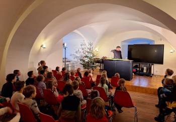Pohádkové dopoledne se třemi prasátky zahájilo Rytířské Vánoce ve Vodní tvrzi