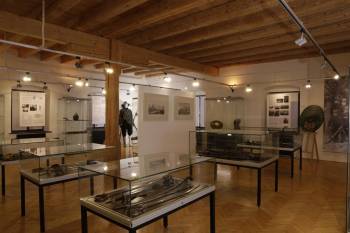 Poslední možnosti navštívit výstavu militarií ze sbírek VMJ