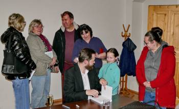 Druhý křest, tentokrát na rodné půdě. Kniha o dr. Lorenzovi představena ve Vidnavě